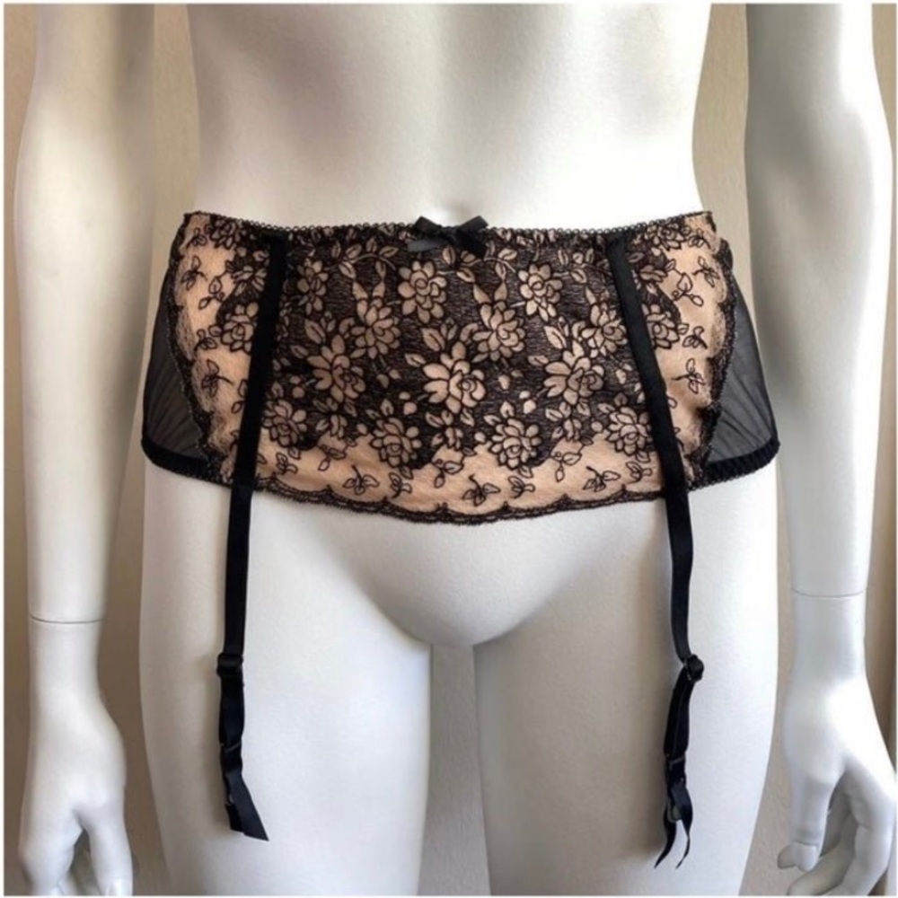 Victoria’s Secret Lace Sketch Black Roses Tan Embroidered Lingerie Belt Garters